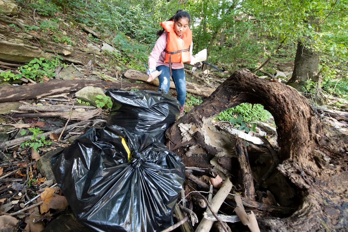 Diana Rodriguez, Pulaski County High School Future Farmers of America organization, collects trash on the shoreline of Lake Cumberland Sept. 25, 2021. The U.S. Army Corps of Engineers Nashville District’s staff at the lake worked with partners and volunteers to pick up tons of trash around the lake. (USACE Photo by Lee Roberts)