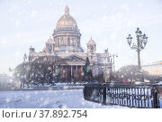 Winter in St. Petersburg. View of St. Isaac's Cathedral in the snow (2022 год). Стоковое фото, фотограф Юлия Бабкина / Фотобанк Лори