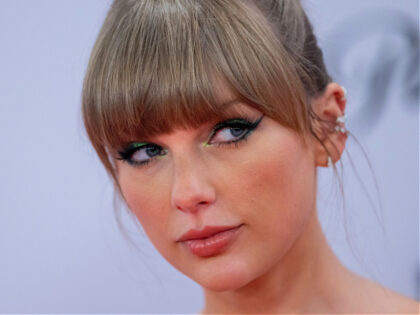 Taylor Swift Slammed for Threatening to Sue College Student Who Tracks Her Private Jet