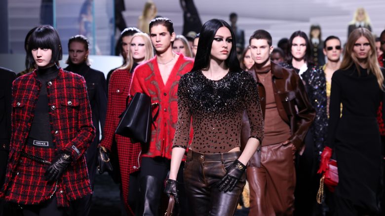 MILAN, ITALY - FEBRUARY 23: Models walk the runway at the Versace fashion show during the Milan Fashion Week Womenswear Fall/Winter 2024-2025 on February 23, 2024 in Milan, Italy. (Photo by Stefania D'Alessandro/Getty Images)