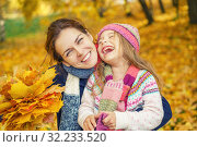 Mother and daughter in the autumn park. Стоковое фото, фотограф Sergey Borisov / Фотобанк Лори