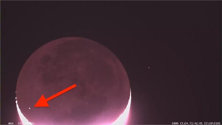 Скриншот из ролика. Яркая точка – тот самый метеорит. Фото: YouTube 