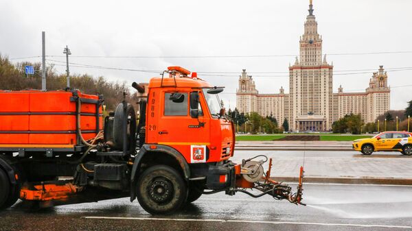 Промывка дороги на Воробьевых горах