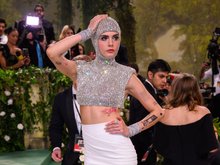 Кара Делевинь на Met Gala