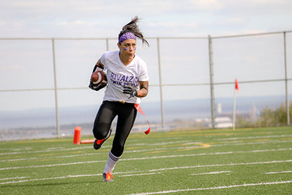 RivALZ player running in flag football