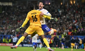 Théo Hernandez celebrates with France's goalkeeper Mike Maignan