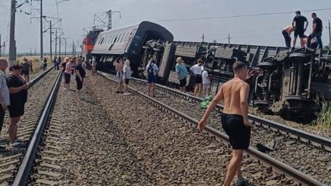 Место схода пассажирского поезда с рельсов в Волгоградской области