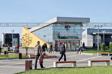 Москва. Московский метрополитен. Станция "Саларьево", входной наземный вестибюль